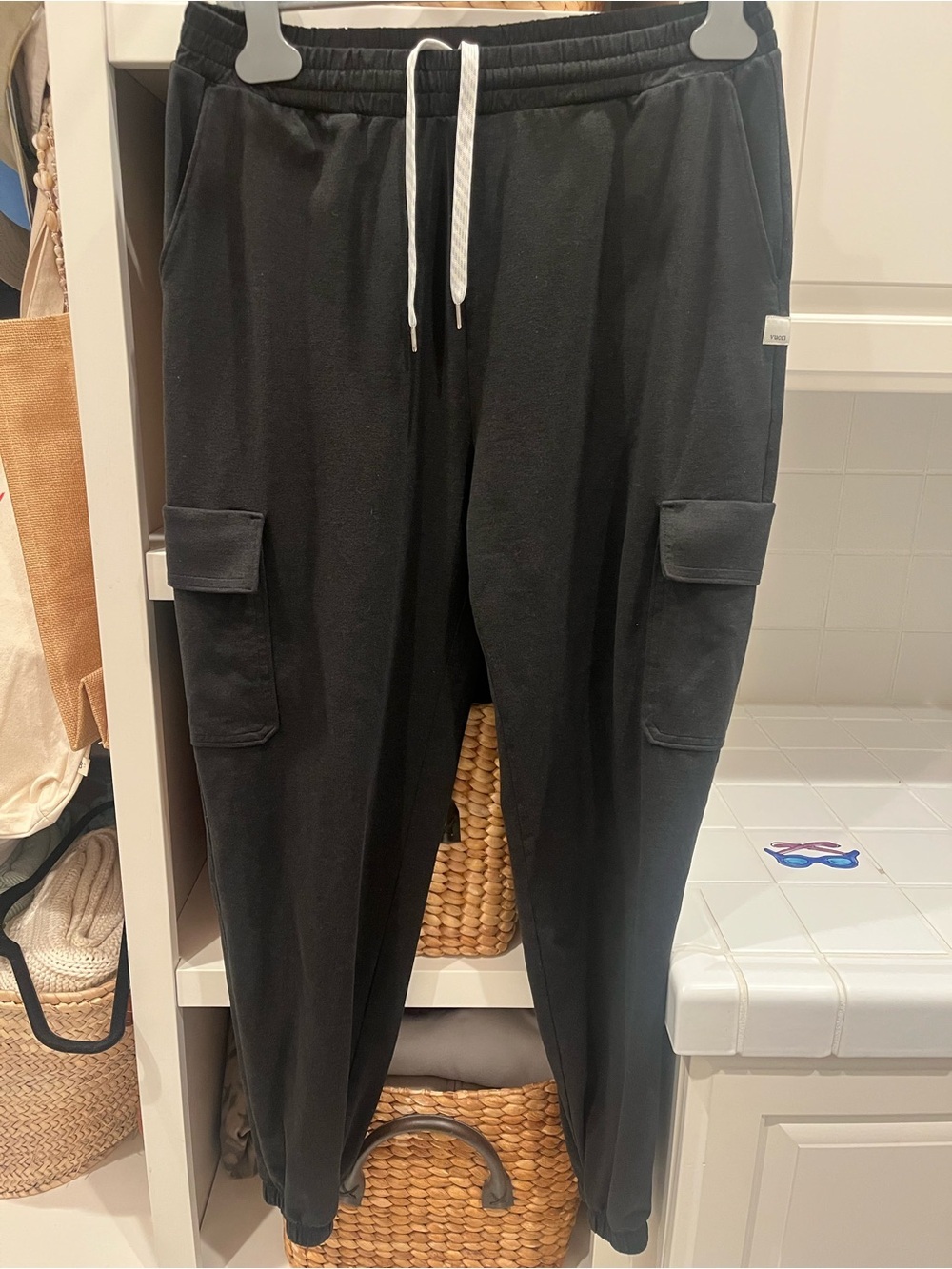 VUORI WOMENS  Black Cargo Jogger Pants with Drawstring Waist